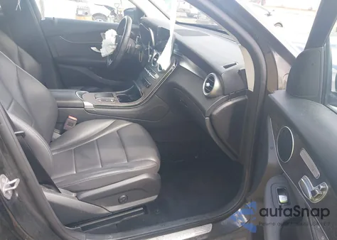 2020 Mercedes-Benz Glc 300 z USA, uszkodzony, nr VIN WDC0G8DB4LF746033